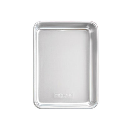Nordic Ware Natural Aluminum Commercial Cake Pan with Lid, Rectangle Pan with Lid Silver, 9 x 13